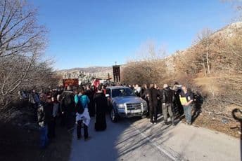 Litiju iz Gacka policija vratila sa granice Foto: Twitter