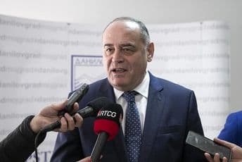 Simović povodom dešavanja na groblju: Država ima snage i odlučnosti da spriječi sve incidente Simović povodom dešavanja na groblju: Država ima snage i odlučnosti da spriječi sve incidente