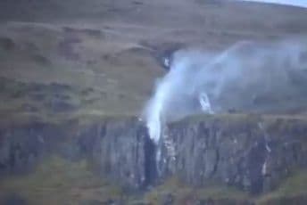 Oluja Kira promijenila tok vodopada (VIDEO) Oluja Kira promijenila tok vodopada (VIDEO)