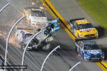 Dejtona 500: Pri 300 km/h vozač udario u zid (VIDEO) Dejtona 500: Pri 300 km/h vozač udario u zid (VIDEO)