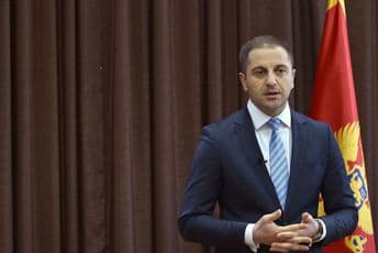 Šehović: Škole dobile uputstvo za ocjenjivanje, roditelji sad preko aplikacije mogu da prate ocjene Šehović: Škole dobile uputstvo za ocjenjivanje, roditelji sad preko aplikacije mogu da prate ocjene