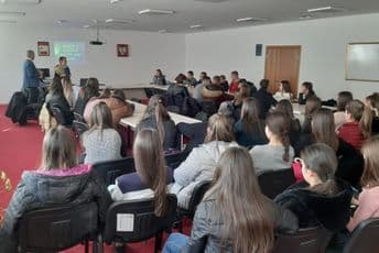 Srednjoškolci iz Bijelog Polja učili o važnosti plaćanja poreza Srednjoškolci iz Bijelog Polja učili o važnosti plaćanja poreza