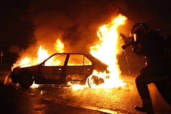 Podgoričanin priznao da je zapalio vozilo, dobio pet mjeseci zatvora Podgoričanin priznao da je zapalio vozilo, dobio pet mjeseci zatvora