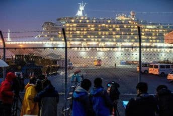 Greškom pustili 23 putnika sa kruzera bez testa na koronavirus Greškom pustili 23 putnika sa kruzera bez testa na koronavirus