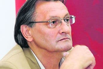 Perović: Drilovanjem šetača Amfilohije traži izlaz iz lavirinta u koji je sam upao Perović: Drilovanjem šetača Amfilohije traži izlaz iz lavirinta u koji je sam upao