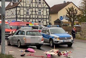 Njemačka: Automobil uletio u paradu, desetine povrijeđenih Njemačka: Automobil uletio u paradu, desetine povrijeđenih