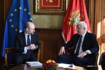 Marković: Neprihvatljivo je u civilizovanom svijetu da se crkva stavi ispred države Marković: Neprihvatljivo je u civilizovanom svijetu da se crkva stavi ispred države