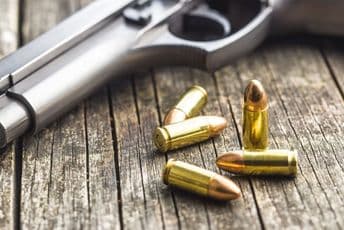 Uslovna kazna zbog dva metka Uslovna kazna zbog dva metka