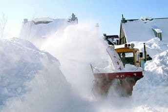 Mašina za čišćenje snijega teško povrijedila radnika Crnagoraputa Mašina za čišćenje snijega teško povrijedila radnika Crnagoraputa