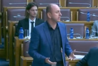 KNEŽEVIĆ: Isus Hrist sad mora da dokazuje DPS-u i Đukanoviću da je stariji od njih! (VIDEO) KNEŽEVIĆ: Isus Hrist sad mora da dokazuje DPS-u i Đukanoviću da je stariji od njih! (VIDEO)