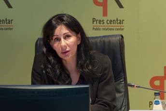 Žene i dalje podređene u CG, za iste poslove imaju petinu manju platu od muškaraca Žene i dalje podređene u CG, za iste poslove imaju petinu manju platu od muškaraca