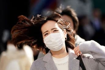 Rat za maske: Očajnička borba država za nabavku opreme Rat za maske: Očajnička borba država za nabavku opreme