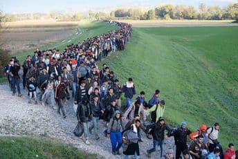 Stotine migranata krenulo iz Turske ka Evropi Migranti