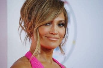 Slika Džej Lo ispred ogledala otkriva brojne detalje iz spavaće sobe Slika Džej Lo ispred ogledala otkriva brojne detalje iz spavaće sobe