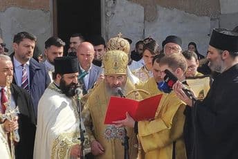 Onufije: Molimo se da se zla srca otkave; Amfilohije: Povući zakon, da bi sačuvali obraz Onufije: Molimo se da se zla srca otkave; Amfilohije: Povući zakon, da bi sačuvali obraz