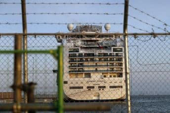 Iskrcali se svi članovi posade "Dajmond princesa" Iskrcali se svi članovi posade "Dajmond princesa"