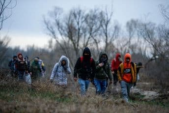 Ispao ocu iz ruku: Petogodišnji dječak iz migrantske porodice utopio se u Uni Ispao ocu iz ruku: Petogodišnji dječak iz migrantske porodice utopio se u Uni