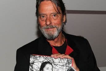 Preminuo konceptualni umjetnik i dugogodišnji partner Marine Abramović Preminuo konceptualni umjetnik i dugogodišnji partner Marine Abramović