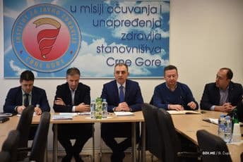 Visok nivo rizika od obolijevanja koronavirusom u Crnoj Gori Visok nivo rizika od obolijevanja koronavirusom u Crnoj Gori