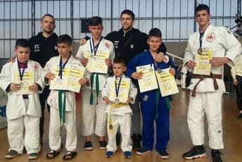 Šest zlatnih medalja na Mimoza kupu za Staru Varoš Šest zlatnih medalja na Mimoza kupu za Staru Varoš