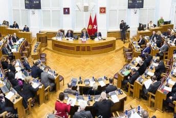 SDP: Odbijena skupštinska rasprava o Zakonu o PIO i rezolucija o zaštiti aerodroma SDP: Odbijena skupštinska rasprava o Zakonu o PIO i rezolucija o zaštiti aerodroma