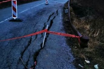 Zbog klizišta pukle cijevi, mojkovačka naselja ostala bez vode Zbog klizišta pukle cijevi, mojkovačka naselja ostala bez vode