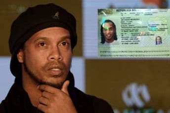 Uhapšen Ronaldinjo! Uhapšen Ronaldinjo!