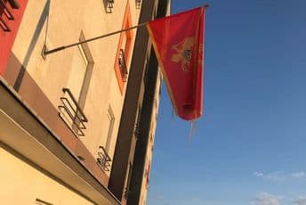 Vandali iscijepali zastavu sa novog Studentskog doma Vandali iscijepali zastavu sa novog Studentskog doma