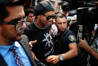 Ronaldinjo pušten iz pritvora: Prijeti mu pet godina zatvora Ronaldinjo pušten iz pritvora: Prijeti mu pet godina zatvora