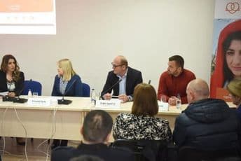 Svako dijete ima pravo na bezbrižno djetinjstvo i sigurno odrastanje Svako dijete ima pravo na bezbrižno djetinjstvo i sigurno odrastanje