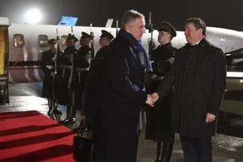 Đukanović uz vojne počasti dočekan u Viljnusu (FOTO) Đukanović uz vojne počasti dočekan u Viljnusu (FOTO)