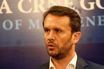 Vlada u pregovorima s Mitropolijom da se drži principa da niko ne može imati imovinu koja nije njegova Vlada u pregovorima s Mitropolijom da se drži principa da niko ne može imati imovinu koja nije njegova