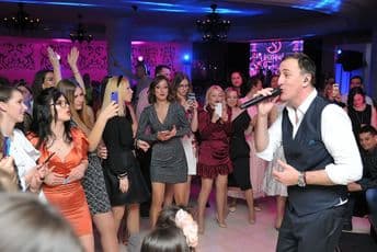 Ćetković damama u čast pjevao u prepunom Splendidu Ćetković damama u čast pjevao u prepunom Splendidu