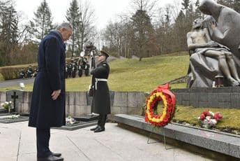 Đukanović položio vijenac na spomenik borcima stradalim za litvansku nezavisnost Đukanović položio vijenac na spomenik borcima stradalim za litvansku nezavisnost