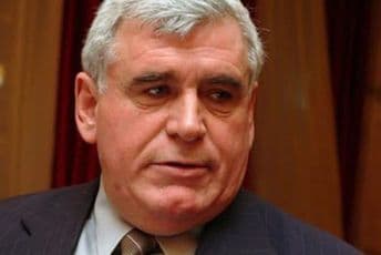 Hoće li Vučić osloboditi Srbiju od Kosova Azem Vlasi