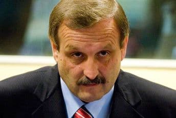 Milan Martić osuđen na sedam godina za granatiranje Karlovca Milan Martić osuđen na sedam godina za granatiranje Karlovca