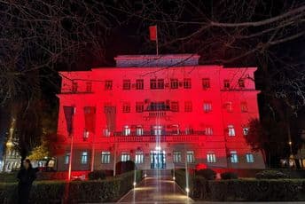 Sjaj crnogorske zastave obojao opštine Sjaj crnogorske zastave obojao opštine