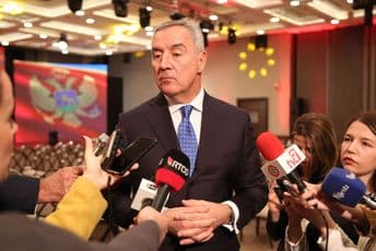 Đukanović: Dobro da je obnovljen dijalog sa SPC, branićemo principe na kojim smo donijeli zakon Đukanović: Dobro da je obnovljen dijalog sa SPC, branićemo principe na kojim smo donijeli zakon