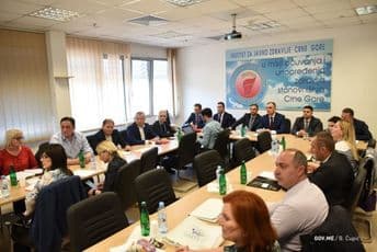 O zabrani javnih okupljanja i zatvaranju škola će se izjasniti naknadno O zabrani javnih okupljanja i zatvaranju škola će se izjasniti naknadno