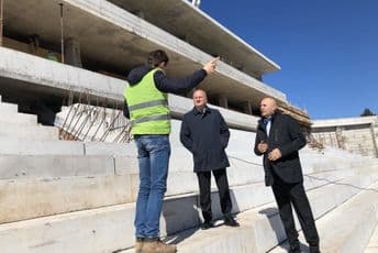 Nuhodžić i Kašćelan obišli gradilište fudbalskog stadiona na Cetinju Nuhodžić i Kašćelan obišli gradilište fudbalskog stadiona na Cetinju