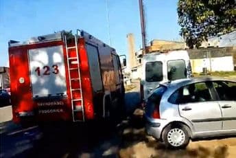 Podgorički vatrogasci prali ulice u blizini zdravstvenih ustanova (VIDEO) Podgorički vatrogasci prali ulice u blizini zdravstvenih ustanova (VIDEO)