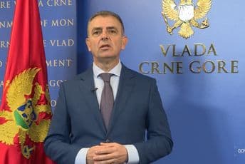 Hrapović: Hvala Vučiću na ponudi da nam donira tri naša respiratora, vjerujemo da su potrebniji Srbiji Hrapović: Hvala Vučiću na ponudi da nam donira tri naša respiratora, vjerujemo da su potrebniji Srbiji