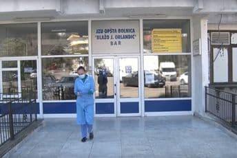 Hirurzi i babice iz barske bolnice u izolaciji, testiraće i porodilje Hirurzi i babice iz barske bolnice u izolaciji, testiraće i porodilje