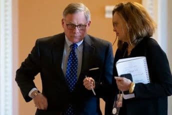 Dok je Tramp umanjivao opasnost, republikanski senator prodao svoje dionice Dok je Tramp umanjivao opasnost, republikanski senator prodao svoje dionice