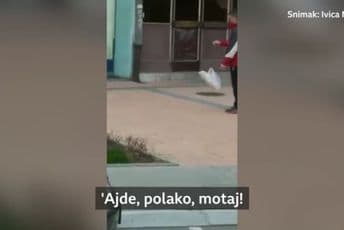 Kako se snalaze penzioneri u samoizolaciji: Hljeb na pecaljku (VIDEO)