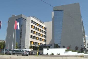 Devet medicinskih radnika u Nišu zaraženo korona virusom Devet medicinskih radnika u Nišu zaraženo korona virusom