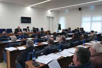 Odbornici SO Petnjica donirali svoje naknade za borbu protiv korone Odbornici SO Petnjica donirali svoje naknade za borbu protiv korone