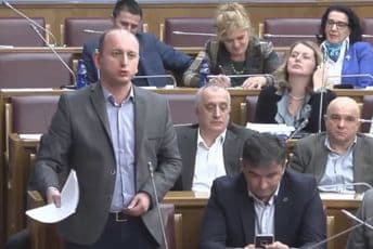 Knežević od danas u kućnom pritvoru Milan Knežević u Skupštini CG