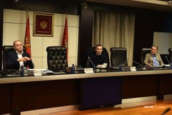 Ova istekla dokumenta su važeća: Lična karta, pasoš, vozačka dozvola... Ova istekla dokumenta su važeća: Lična karta, pasoš, vozačka dozvola...