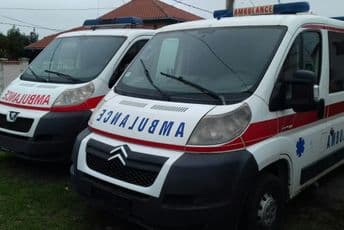 Pogledajte izuzetke od zabrane prevoza više od dva punoljetna lica u vozilu Pogledajte izuzetke od zabrane prevoza više od dva punoljetna lica u vozilu